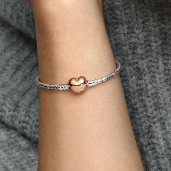 BNIB Pandora Moments Heart Clasp Snake Chain Bracelet! - Picture 9 of 17